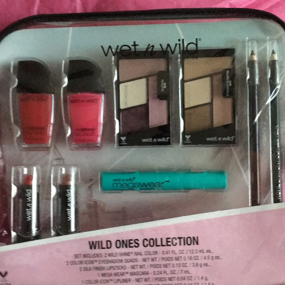 Makeup Kit 9 pieces & Clear zippered bag.